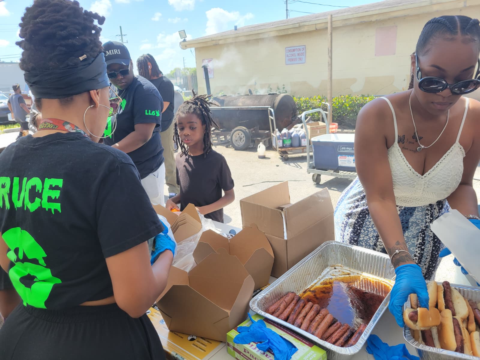 Community feeding moment 3